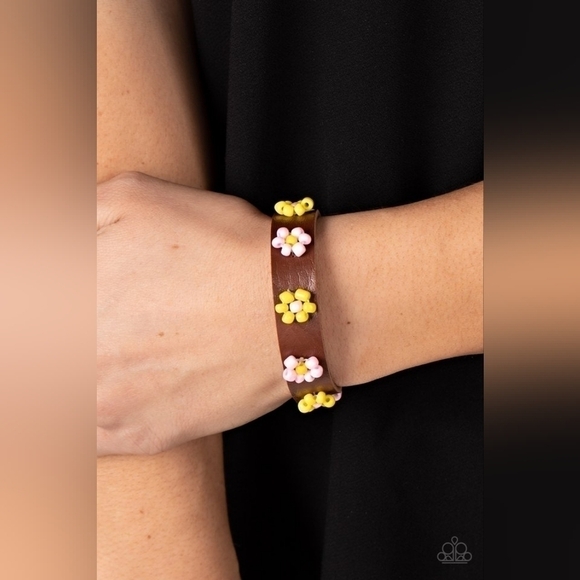 Flowery Frontier Bracelet - Picture 2 of 2